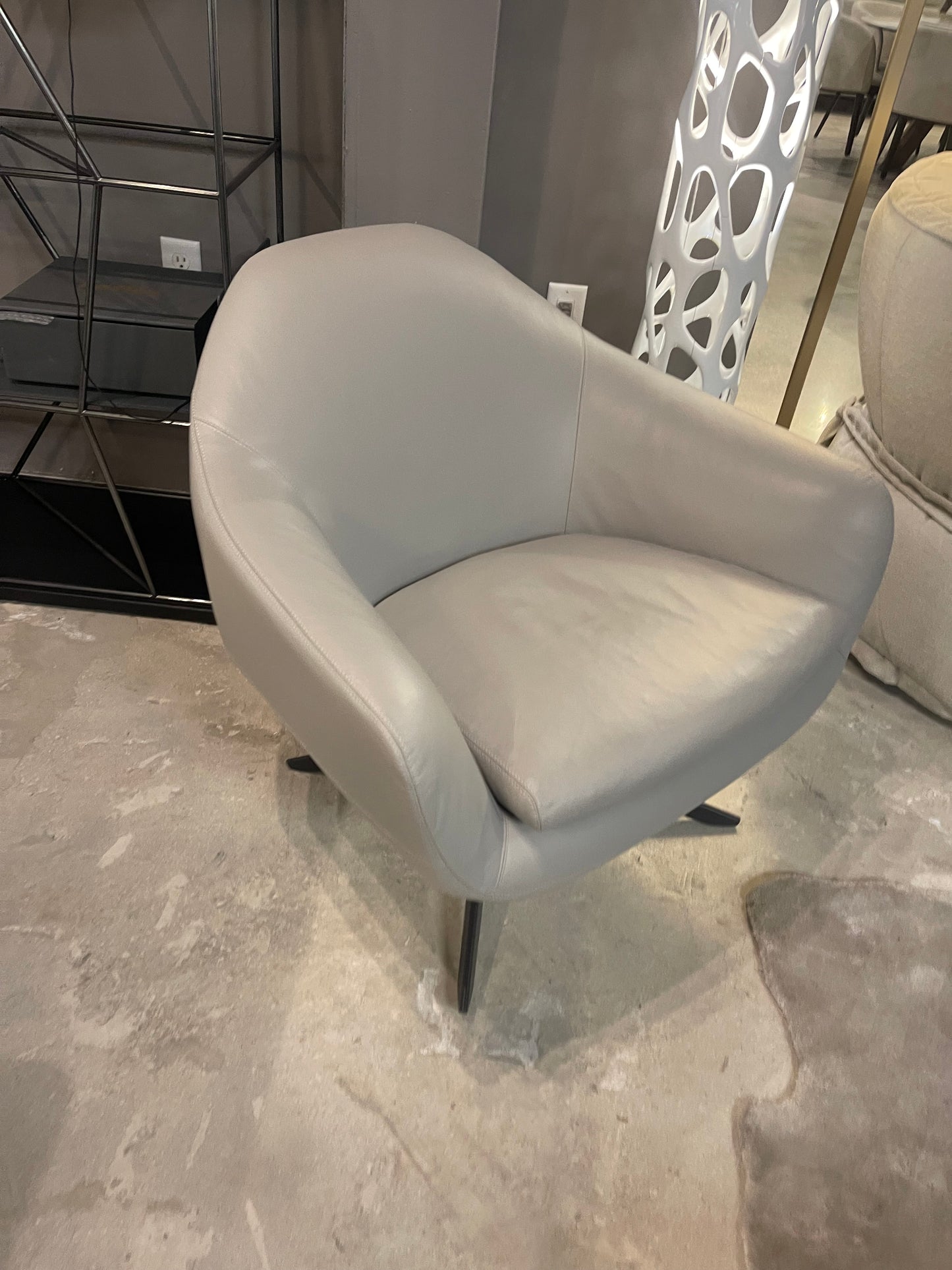 Arketipo Bond Leather Armchair