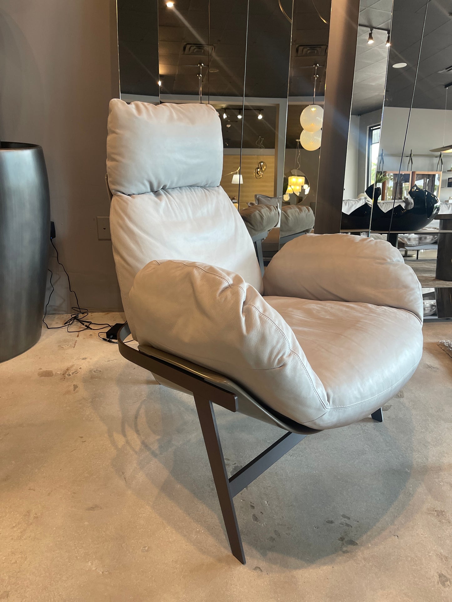 Arketipo Jupiter lite Leather Arm Chair in light grey