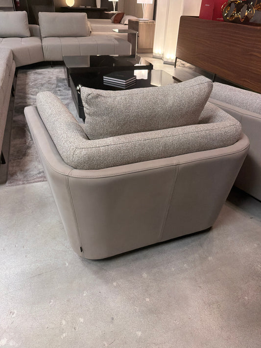 Nicoline Sunset Swivel Arm Chair in Beige