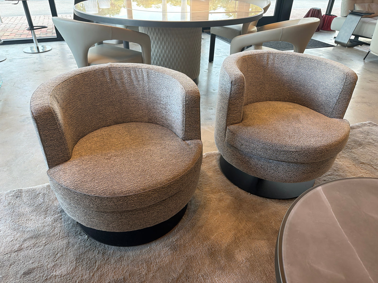 Borzalino Frisbee Swivel Chair in Fabric