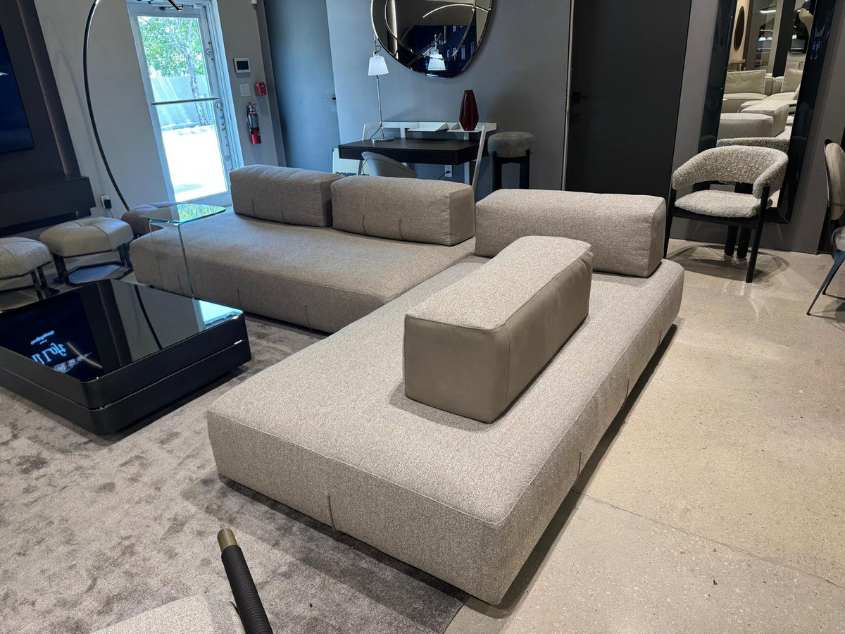 Nicoline Bresso Sectional Sofa in Fabric/Leather