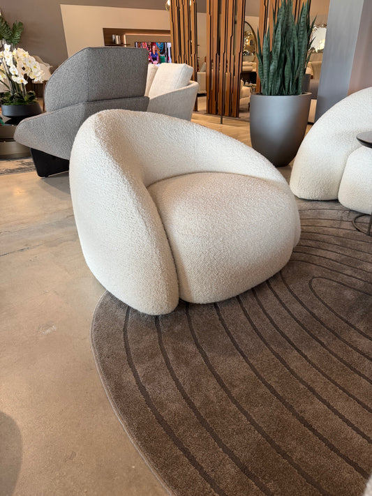 Italia Lounge Oasi Chair in Boucle Fabric