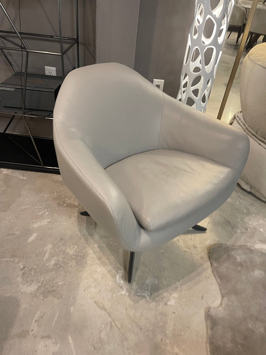 Arketipo Bond Leather Armchair