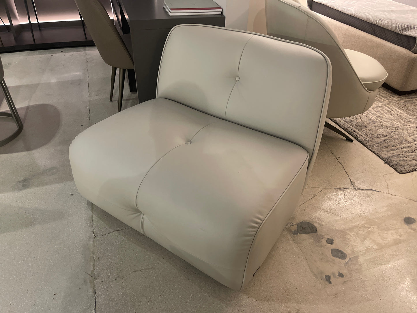 Nicoline Boero Leather Sleeper Arm Chair in Off white