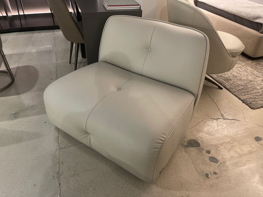 Nicoline Boero Leather Sleeper Arm Chair in Off white