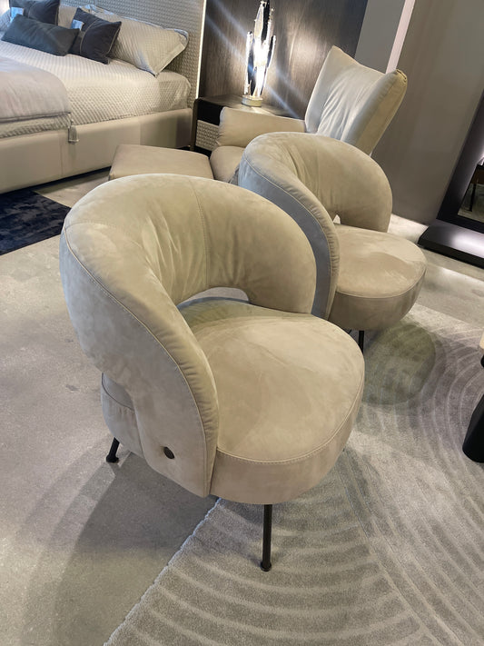 Nicoline Soufflé Arm Chair in Champagne